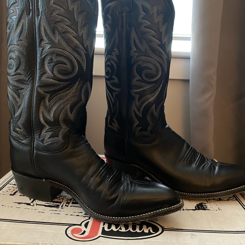 Authentic Justin men’s black cowboy boots